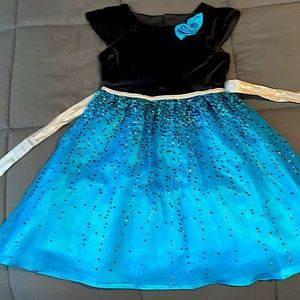 FANCY GIRLS DRESS - SIZE 7